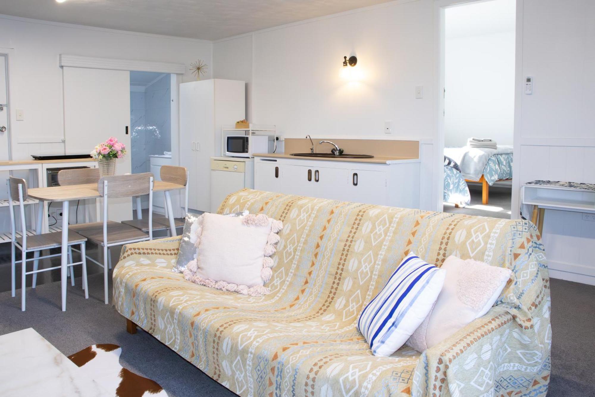 Villa 1 Minutes To Westfield Hamilton