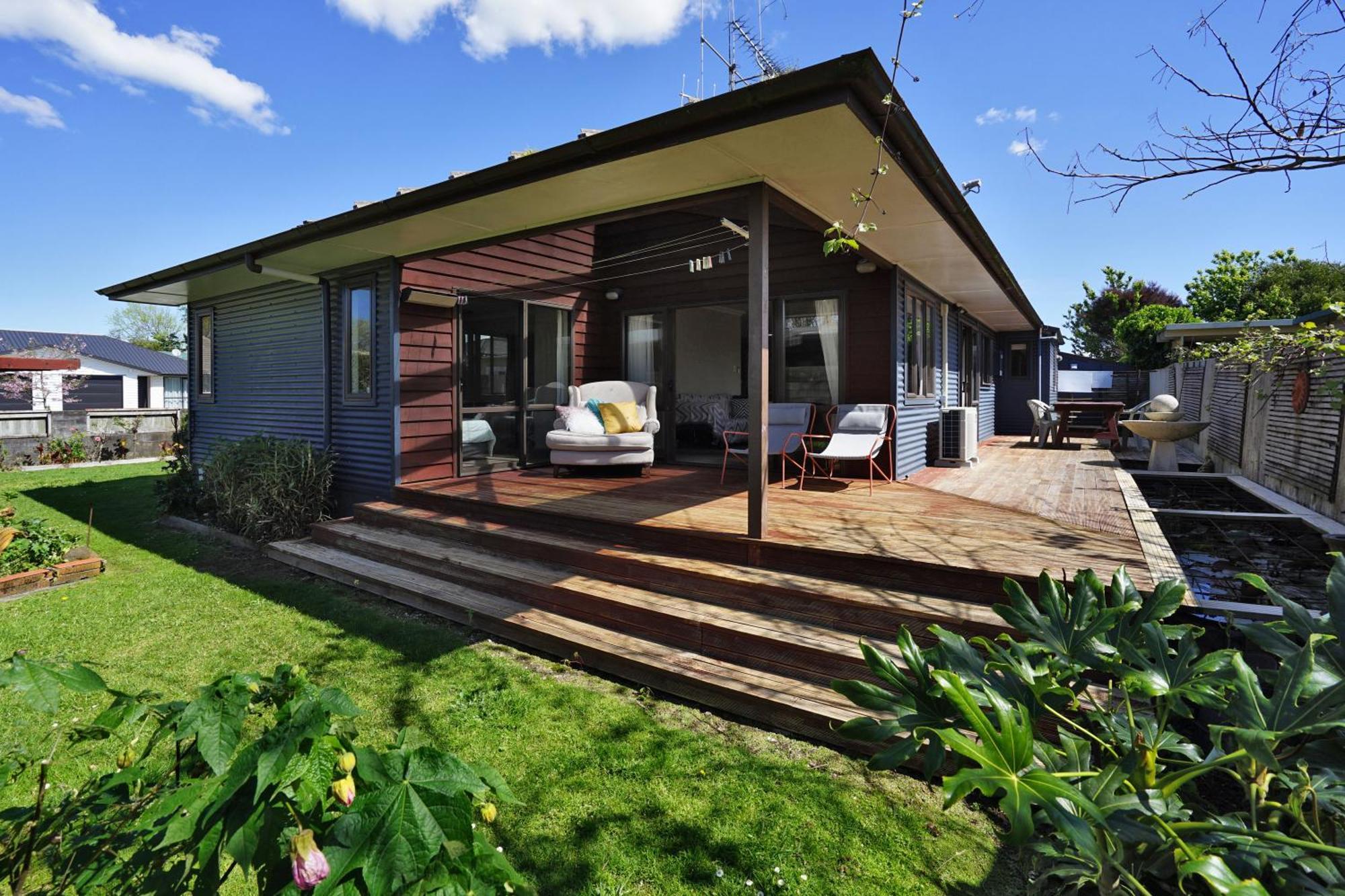 Villa 1 Minutes To Westfield *